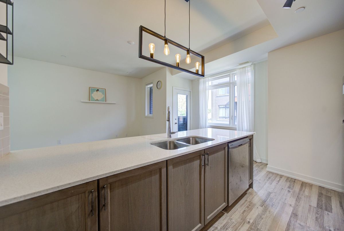 83-370 Red Maple Road 83-370 Red Maple Road Richmond Hill