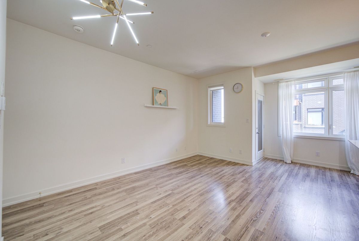 83-370 Red Maple Road 83-370 Red Maple Road Richmond Hill