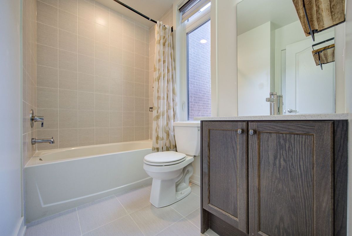 83-370 Red Maple Road 83-370 Red Maple Road Richmond Hill