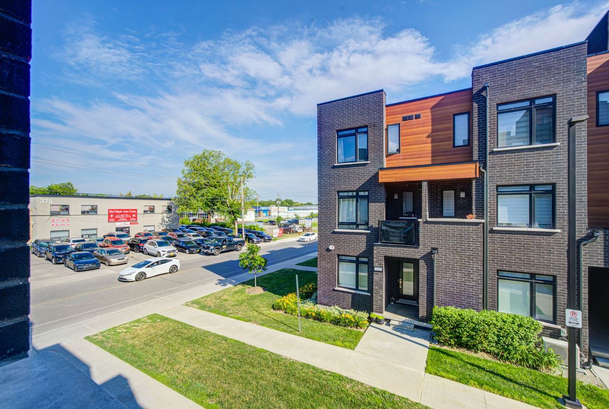 83-370 Red Maple Road 83-370 Red Maple Road Richmond Hill