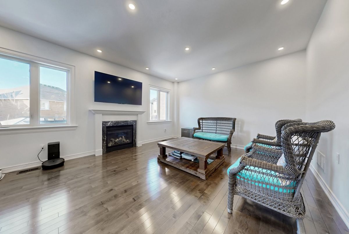 1135 Cenotaph Boulevard 1135 Cenotaph Boulevard Newmarket