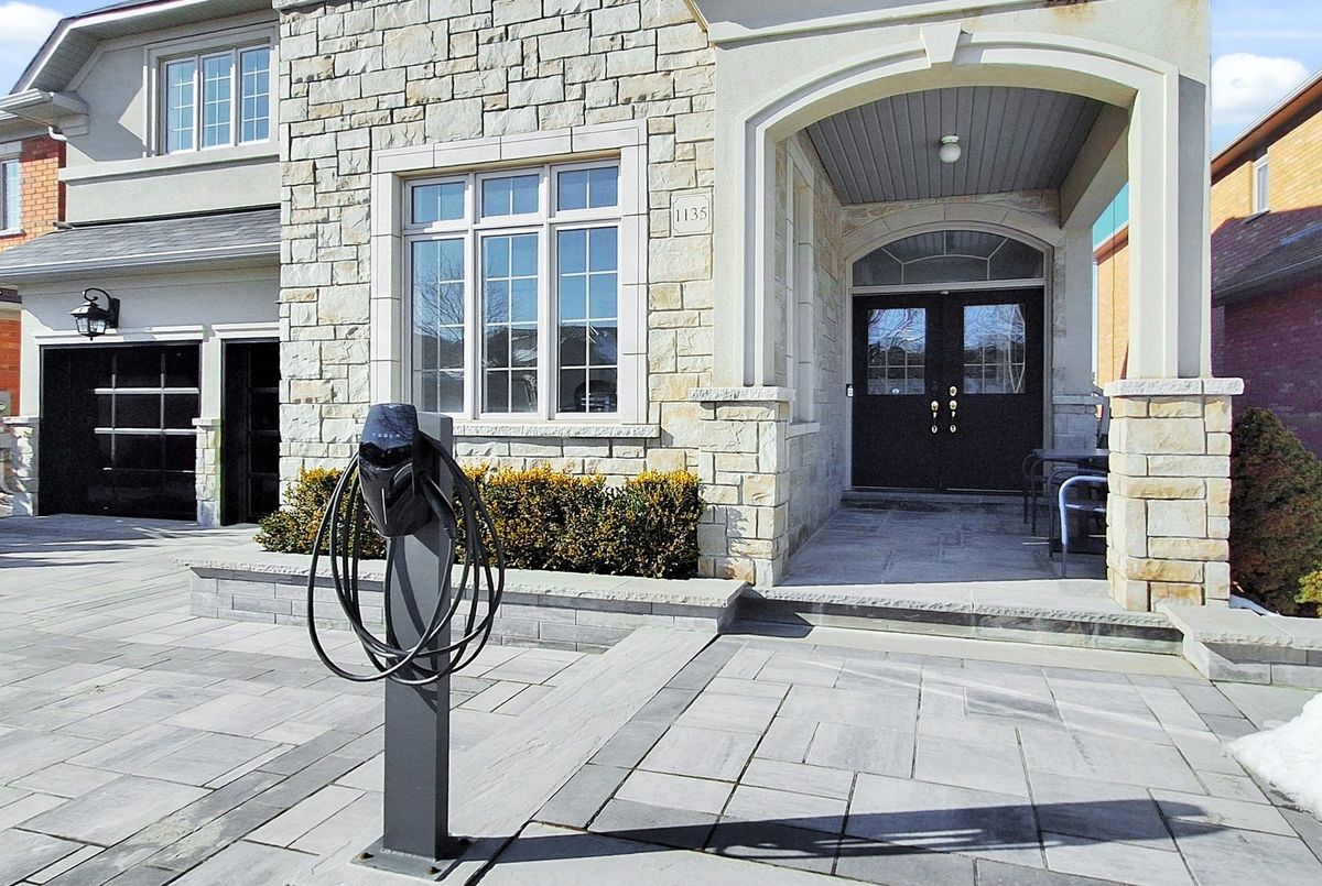 1135 Cenotaph Boulevard 1135 Cenotaph Boulevard Newmarket