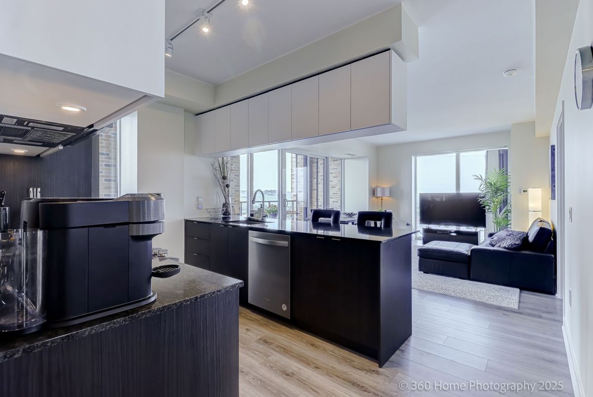 904-100 Eagle Rock Way W 904-100 Eagle Rock Way W Vaughan