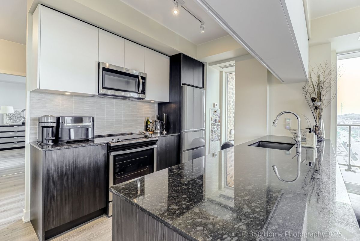 904-100 Eagle Rock Way W 904-100 Eagle Rock Way W Vaughan