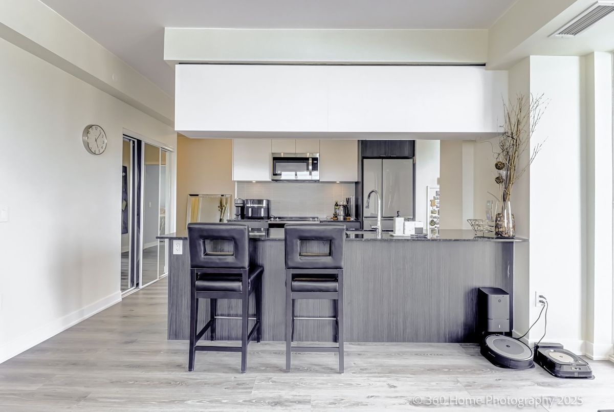904-100 Eagle Rock Way W 904-100 Eagle Rock Way W Vaughan