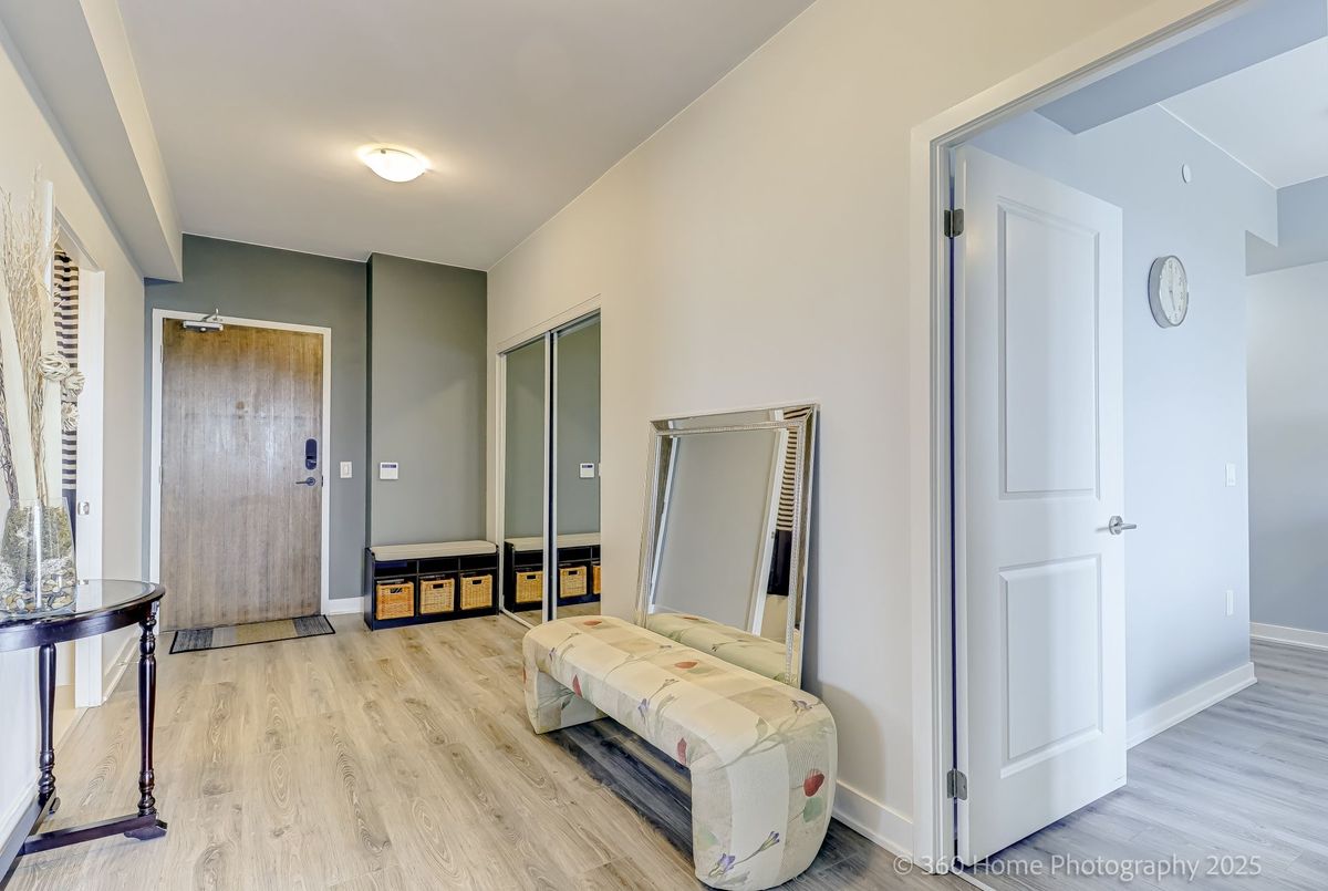 904-100 Eagle Rock Way W 904-100 Eagle Rock Way W Vaughan
