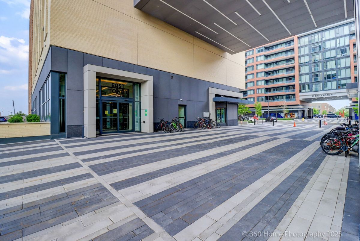 904-100 Eagle Rock Way W 904-100 Eagle Rock Way W Vaughan