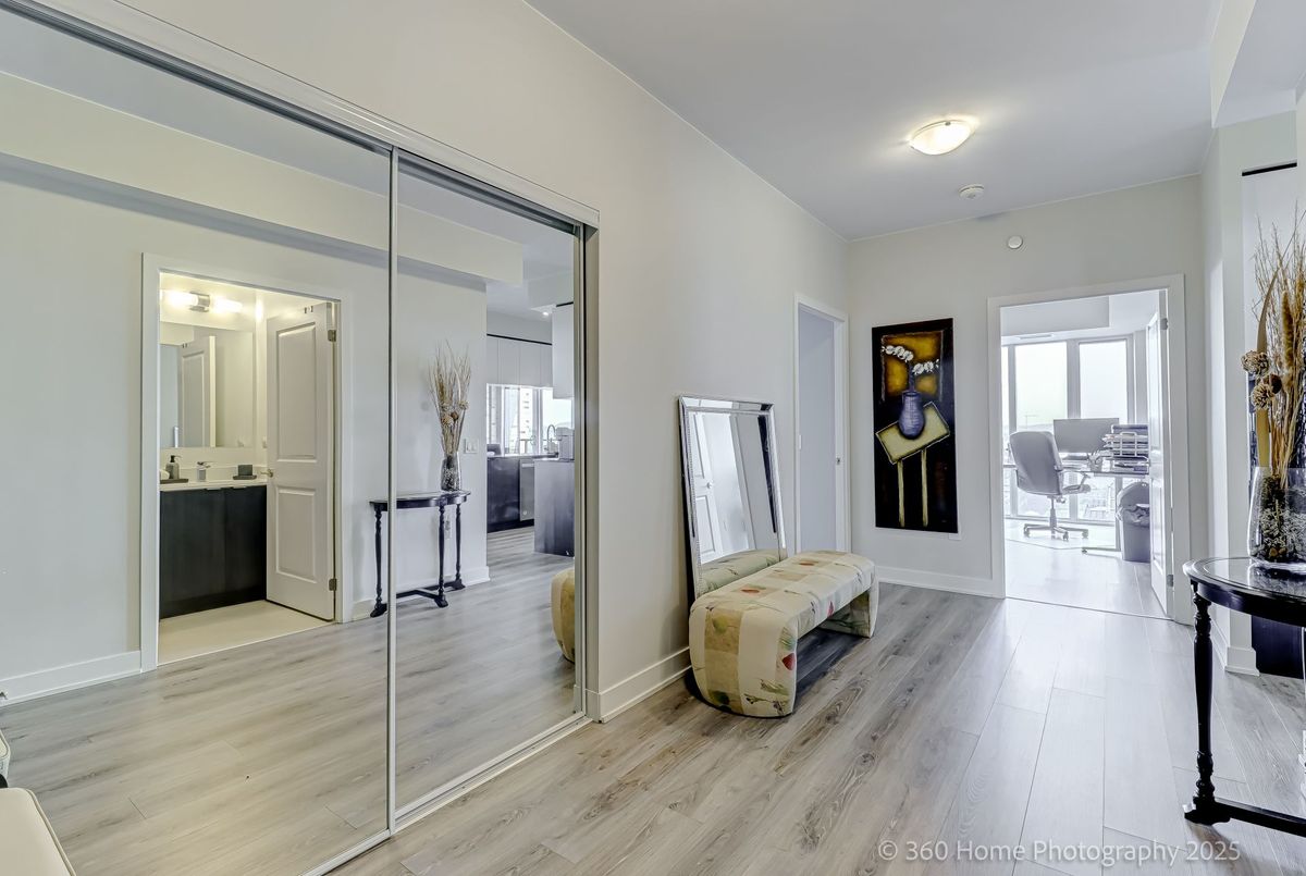 904-100 Eagle Rock Way W 904-100 Eagle Rock Way W Vaughan