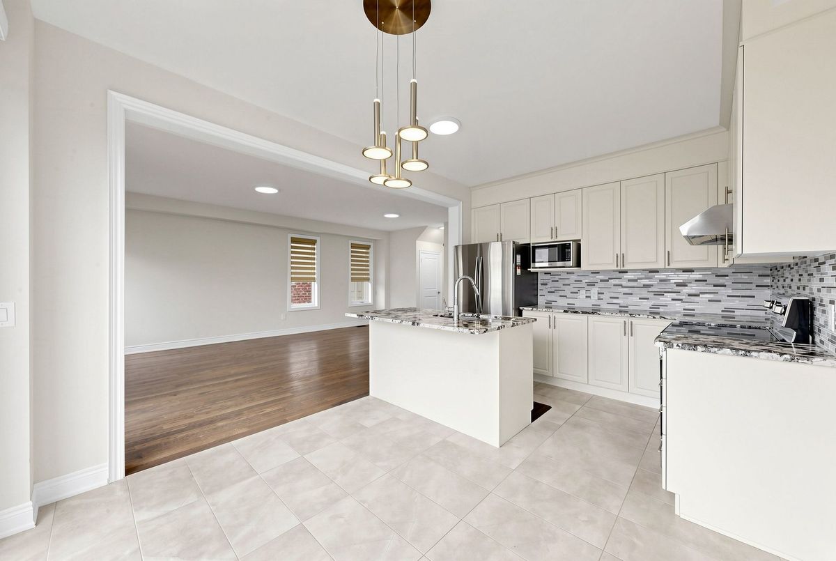 22 Mondial Crescent 22 Mondial Crescent East Gwillimbury