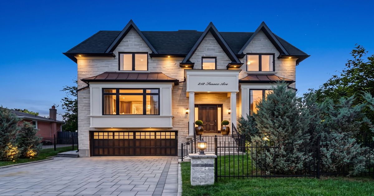 212 Sussex Avenue Richmond Hill