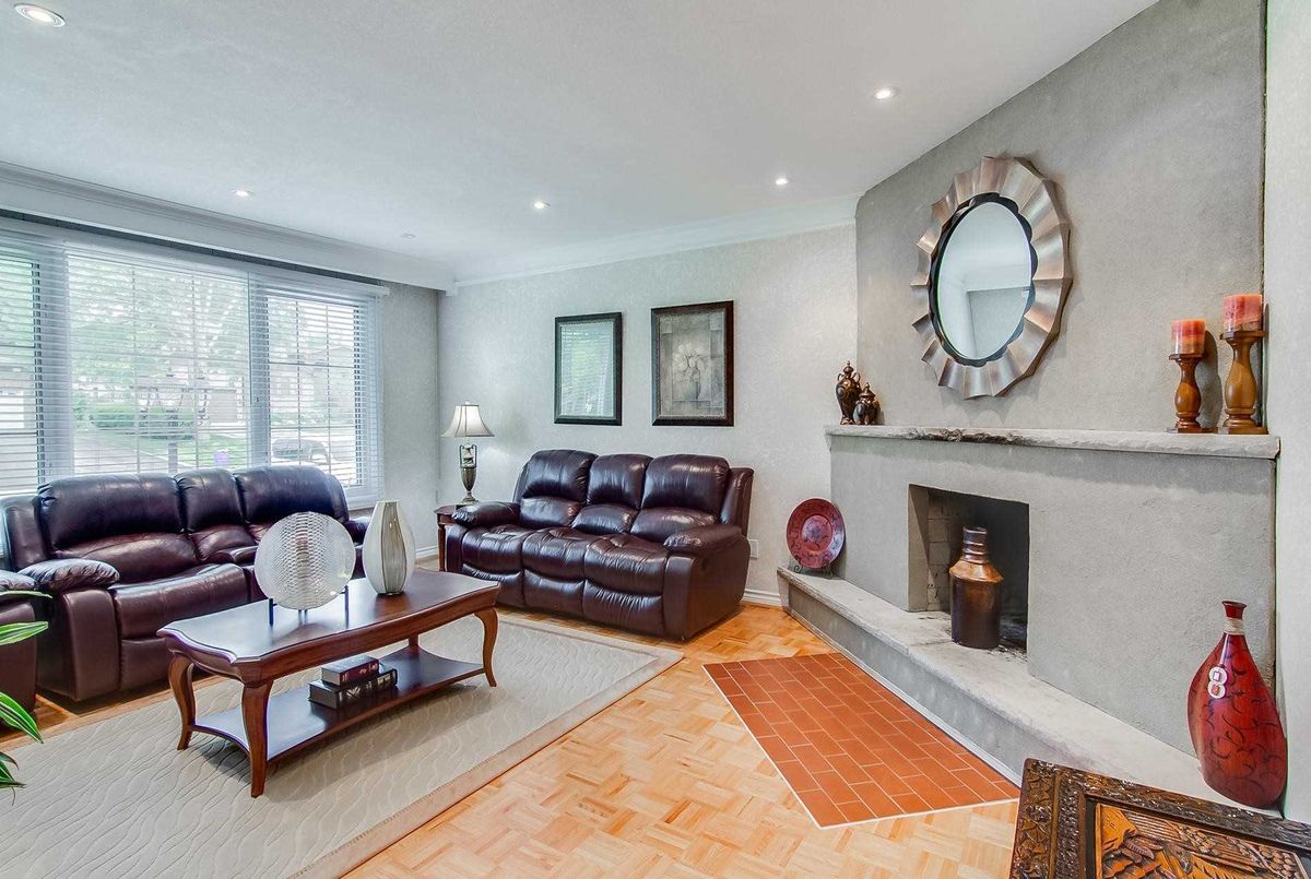 59 Walmer Rd 59 Walmer Rd Richmond Hill