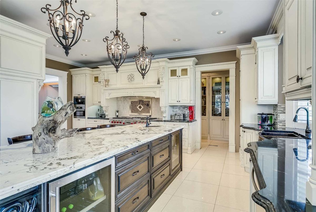 16 Finesse Crt 16 Finesse Crt Richmond Hill