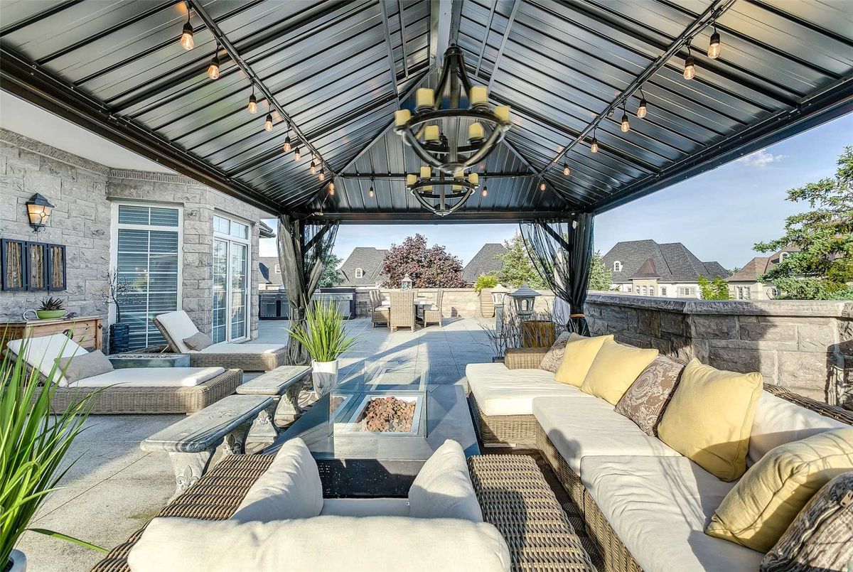 16 Finesse Crt 16 Finesse Crt Richmond Hill
