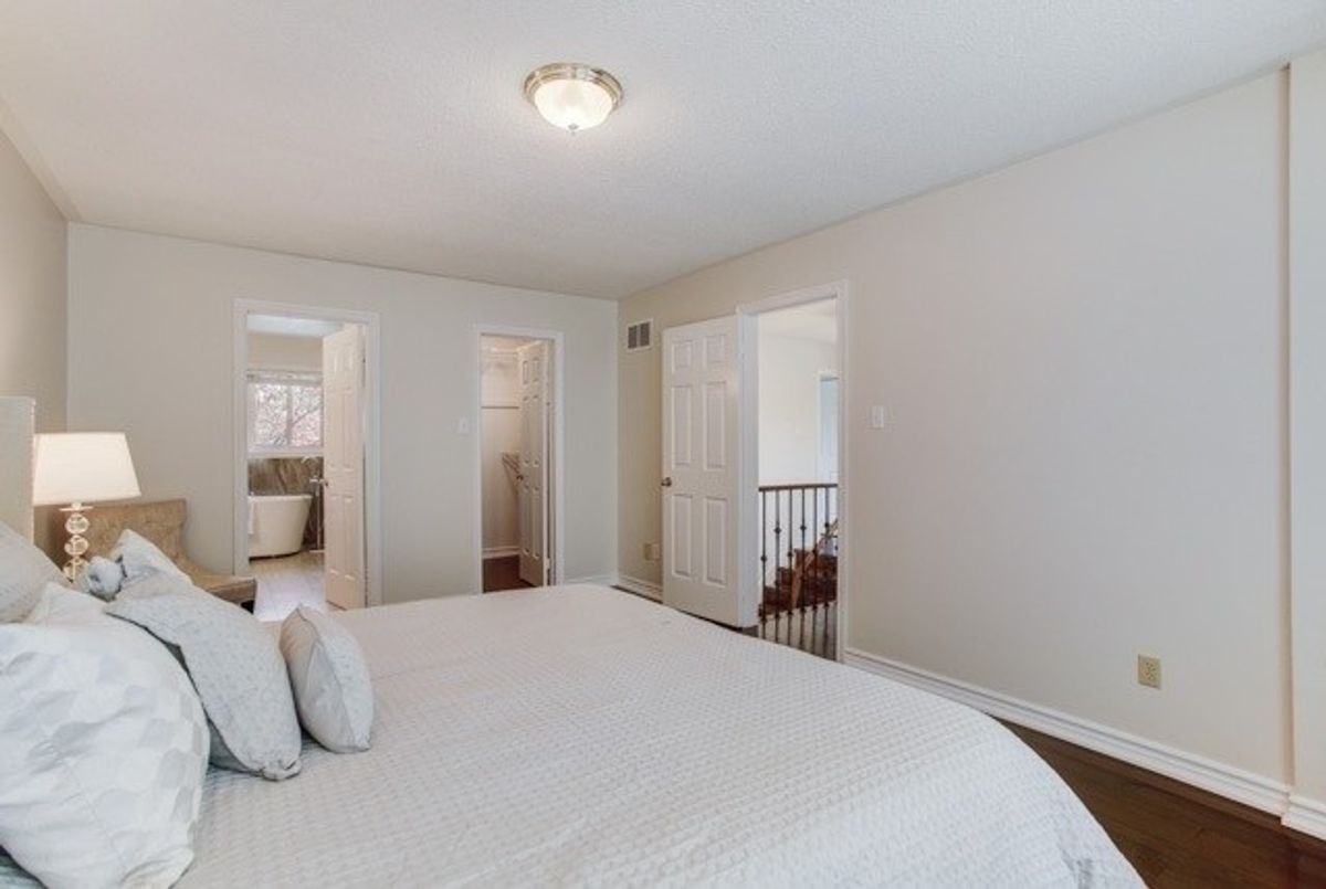 27 Bishopsbridge Cres 27 Bishopsbridge Cres Richmond Hill