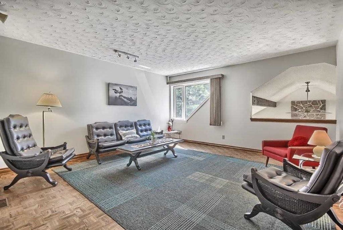 8 Peter Schneider Dr 8 Peter Schneider Dr East Gwillimbury