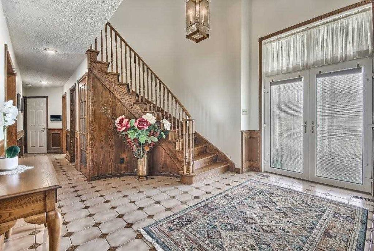 8 Peter Schneider Dr 8 Peter Schneider Dr East Gwillimbury