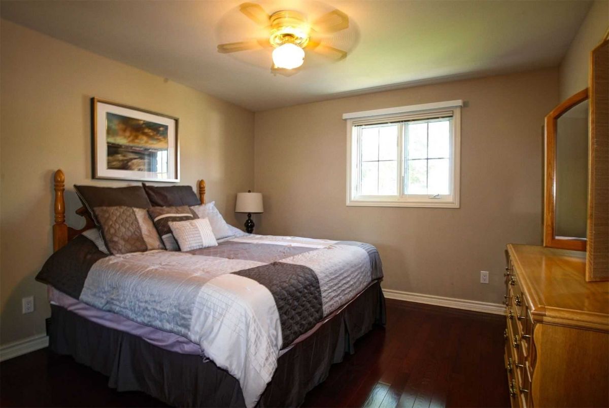 927 Barry Ave 927 Barry Ave Innisfil