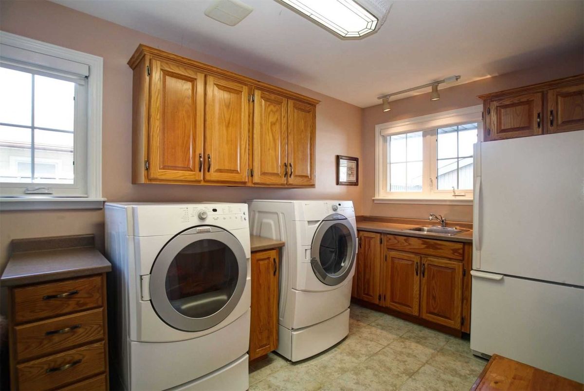 927 Barry Ave 927 Barry Ave Innisfil