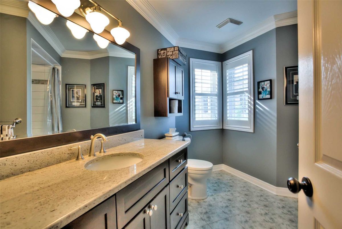 30 Hadley Crt 30 Hadley Crt Aurora