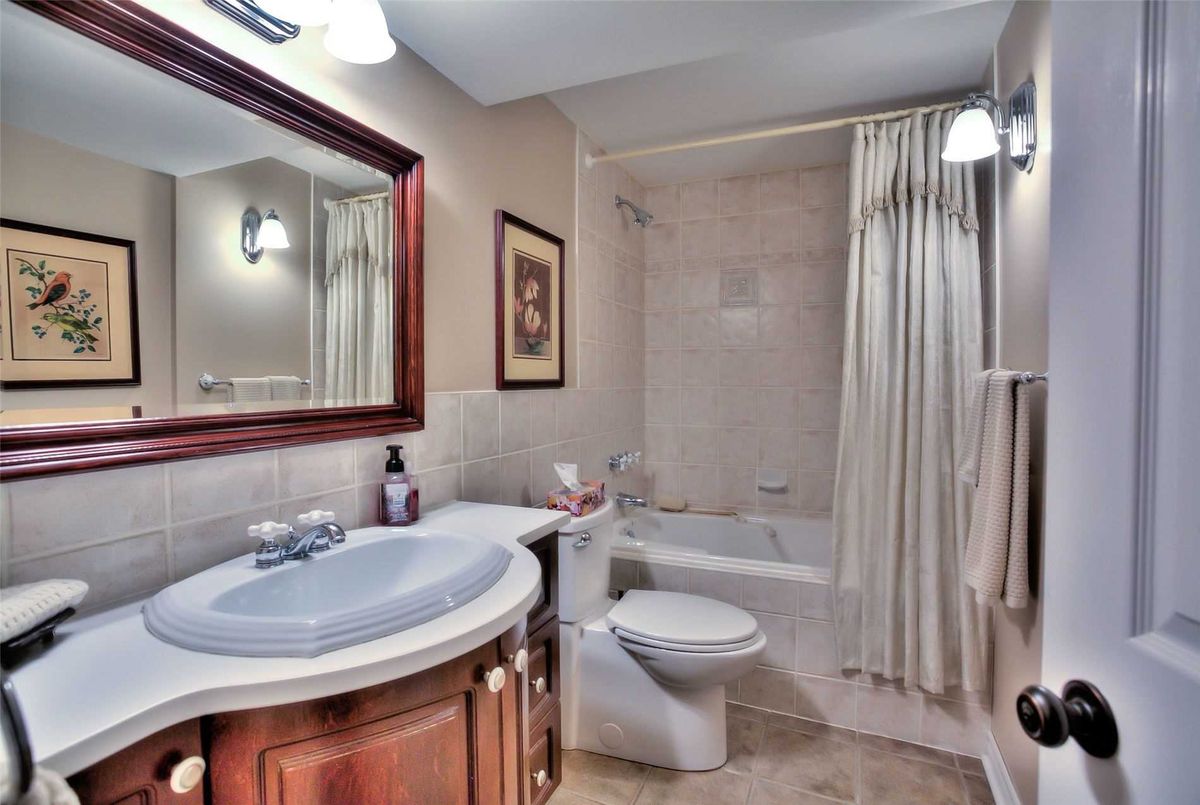 30 Hadley Crt 30 Hadley Crt Aurora