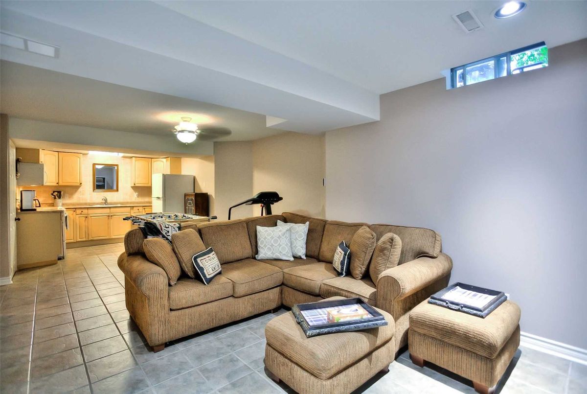 30 Hadley Crt 30 Hadley Crt Aurora