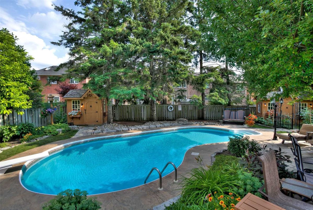 30 Hadley Crt 30 Hadley Crt Aurora