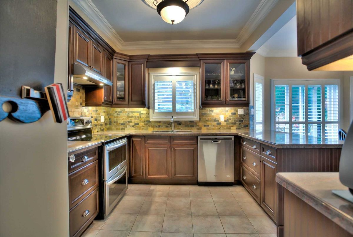 30 Hadley Crt 30 Hadley Crt Aurora