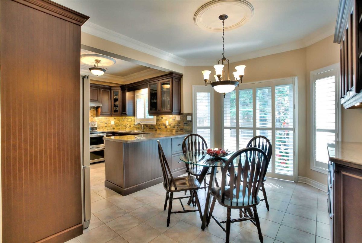 30 Hadley Crt 30 Hadley Crt Aurora