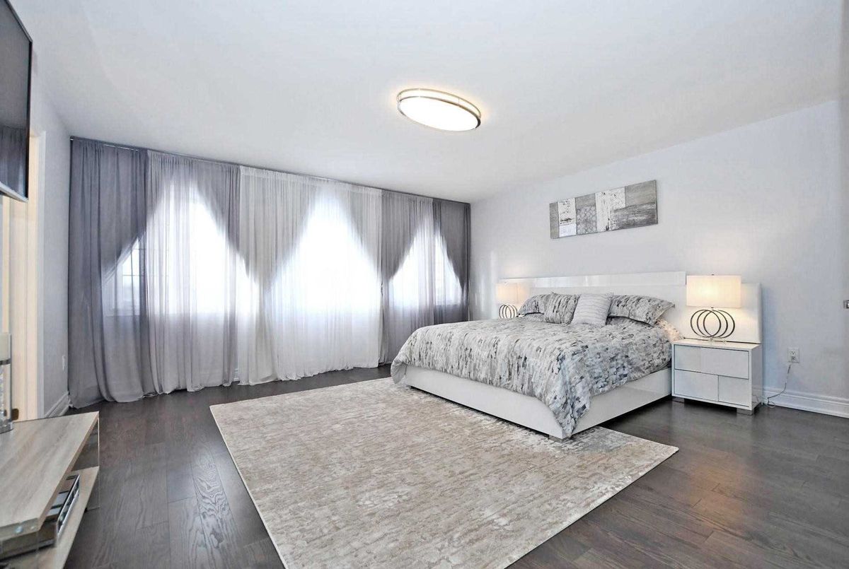 572 Somerville Dr 572 Somerville Dr Newmarket