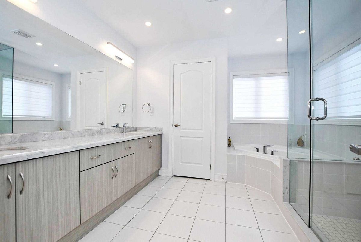572 Somerville Dr 572 Somerville Dr Newmarket