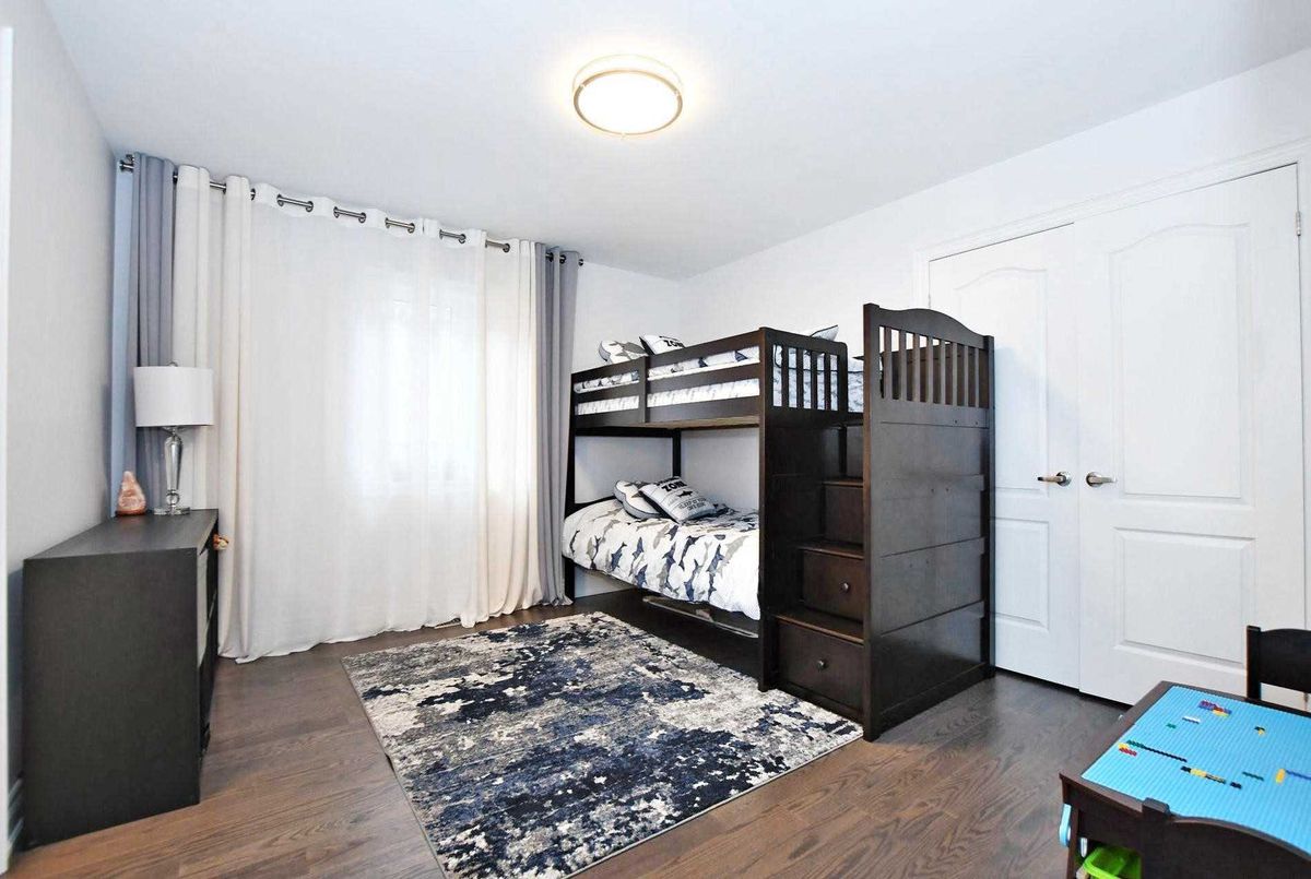 572 Somerville Dr 572 Somerville Dr Newmarket
