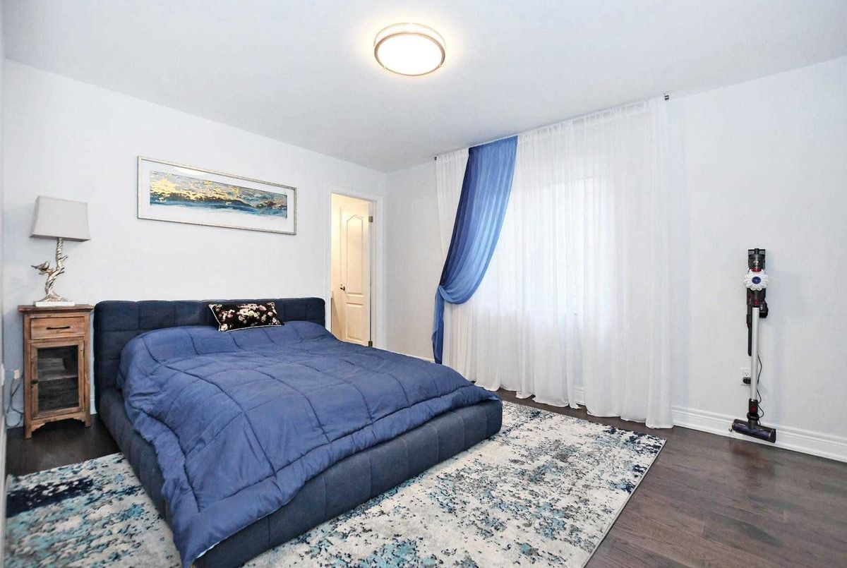 572 Somerville Dr 572 Somerville Dr Newmarket