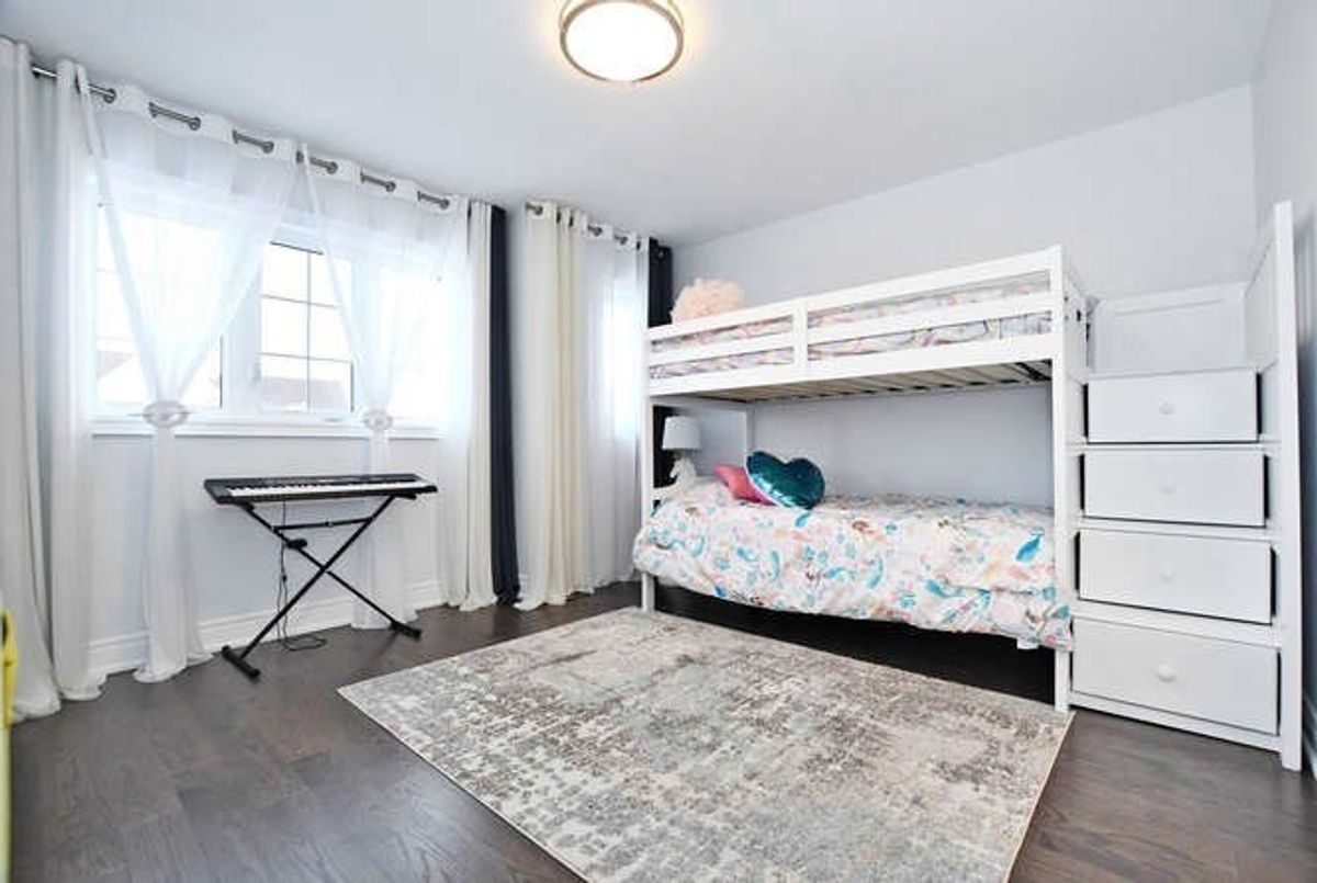 572 Somerville Dr 572 Somerville Dr Newmarket
