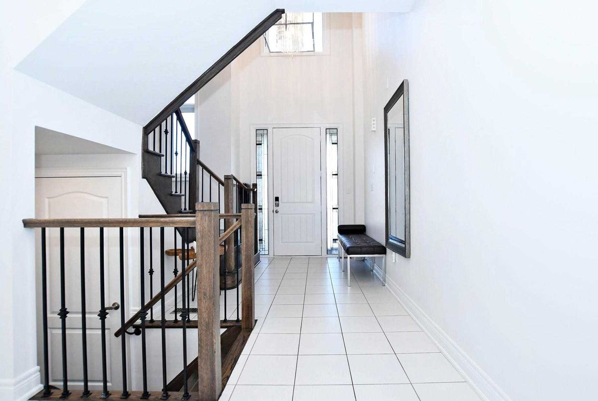 572 Somerville Dr 572 Somerville Dr Newmarket