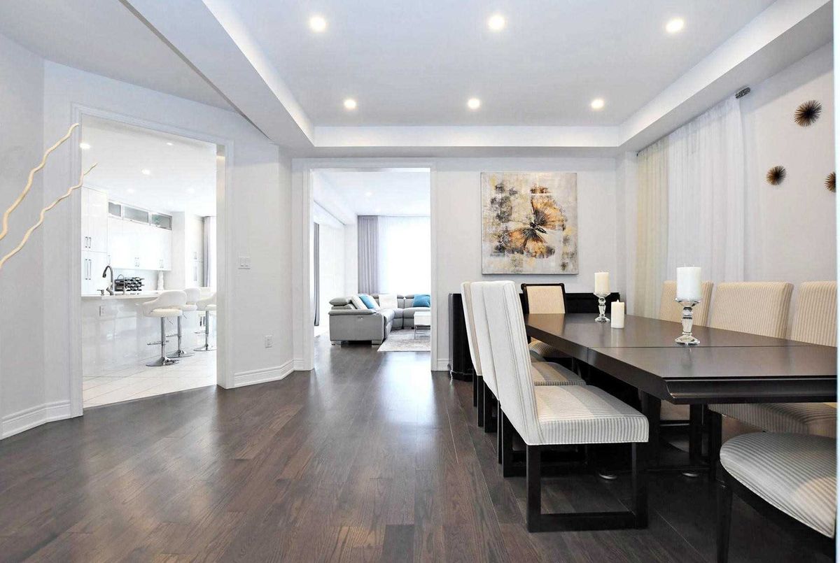 572 Somerville Dr 572 Somerville Dr Newmarket