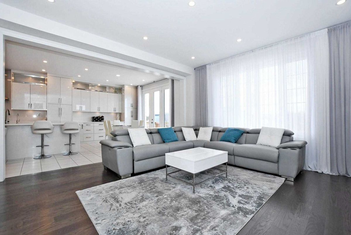 572 Somerville Dr 572 Somerville Dr Newmarket