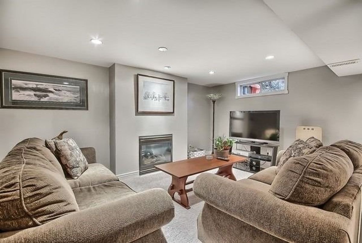 49 May Ave 49 May Ave East Gwillimbury