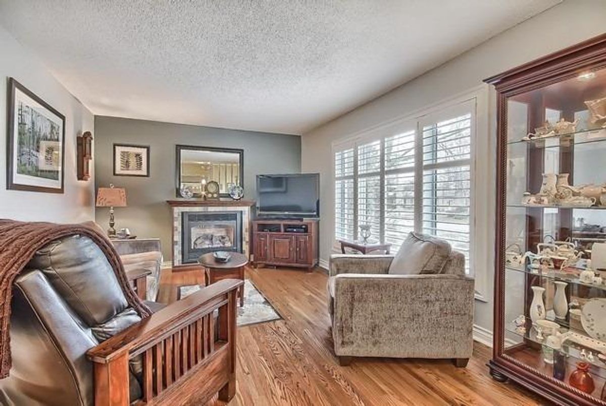 49 May Ave 49 May Ave East Gwillimbury