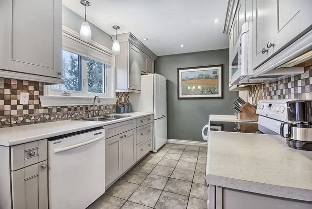 49 May Ave 49 May Ave East Gwillimbury