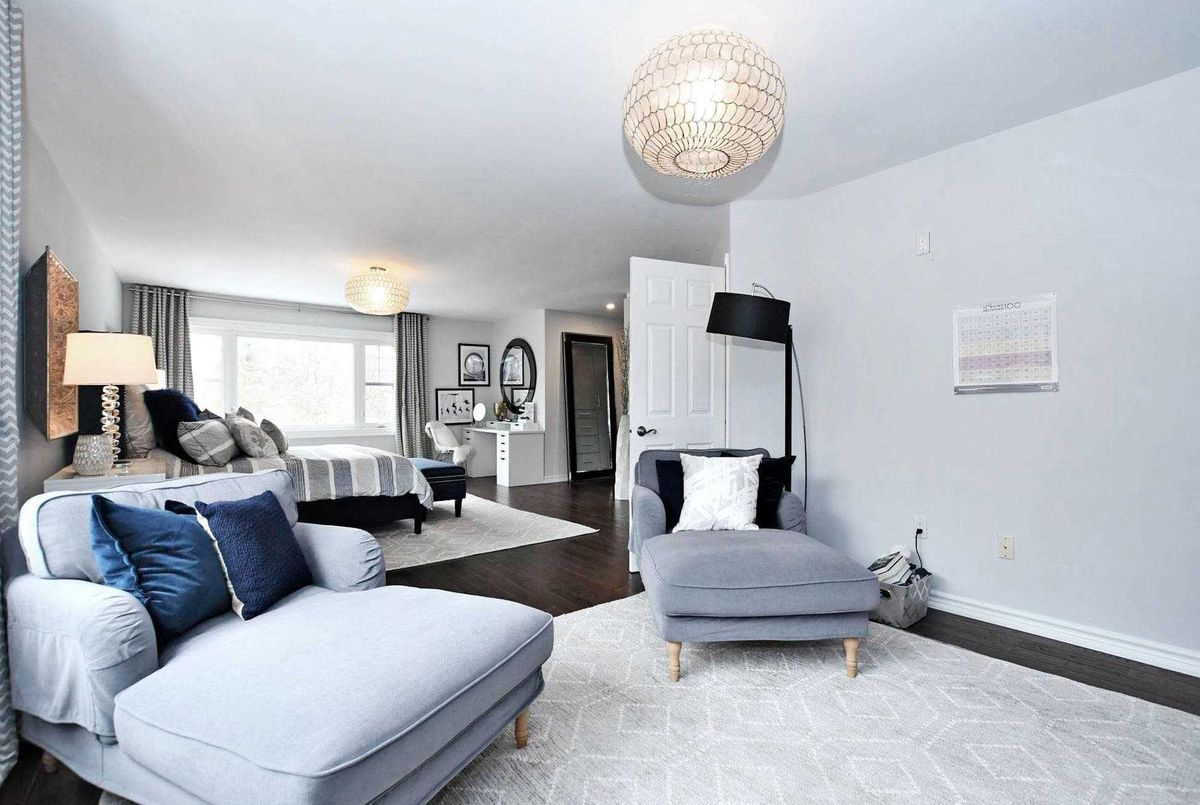 897 Lockwood Circ 897 Lockwood Circ Newmarket