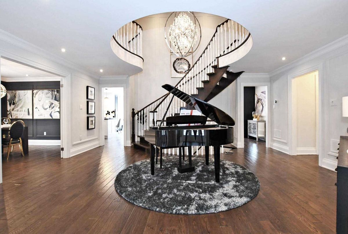 897 Lockwood Circ 897 Lockwood Circ Newmarket