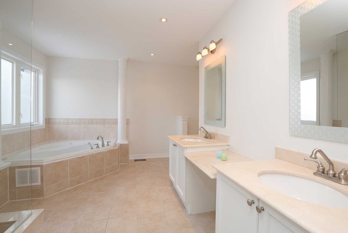 26 Bond Cres 26 Bond Cres Richmond Hill