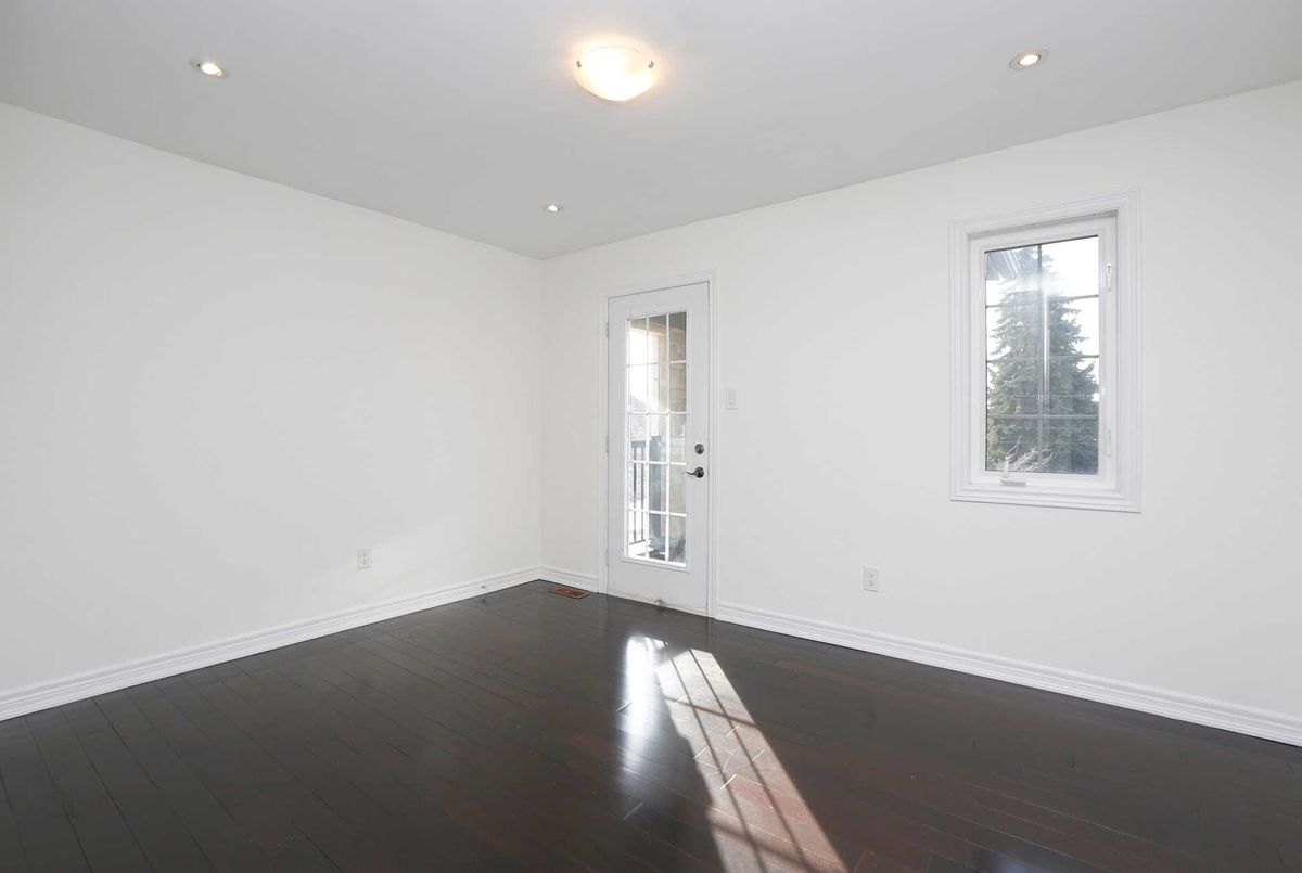 26 Bond Cres 26 Bond Cres Richmond Hill