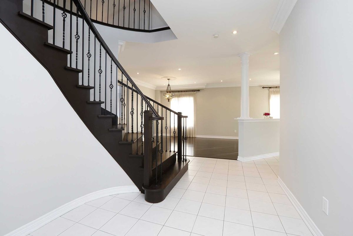 26 Bond Cres 26 Bond Cres Richmond Hill