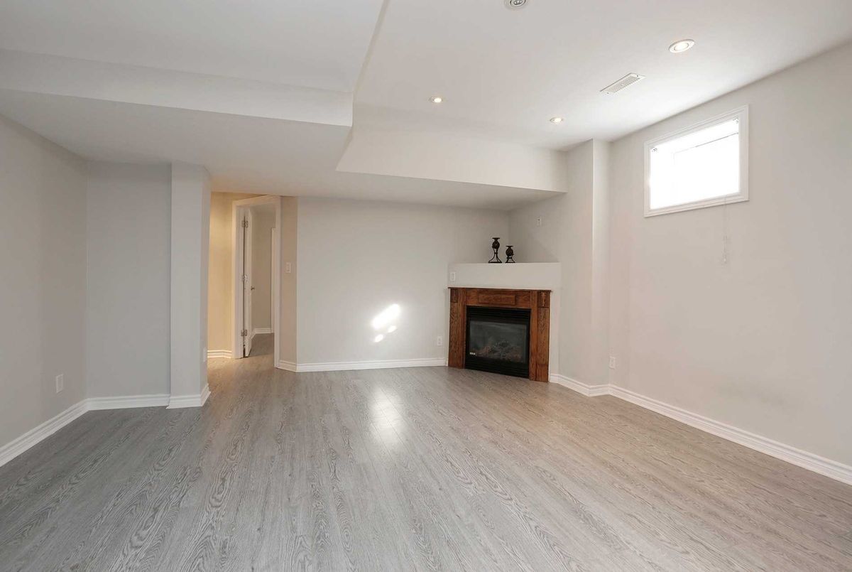 26 Bond Cres 26 Bond Cres Richmond Hill