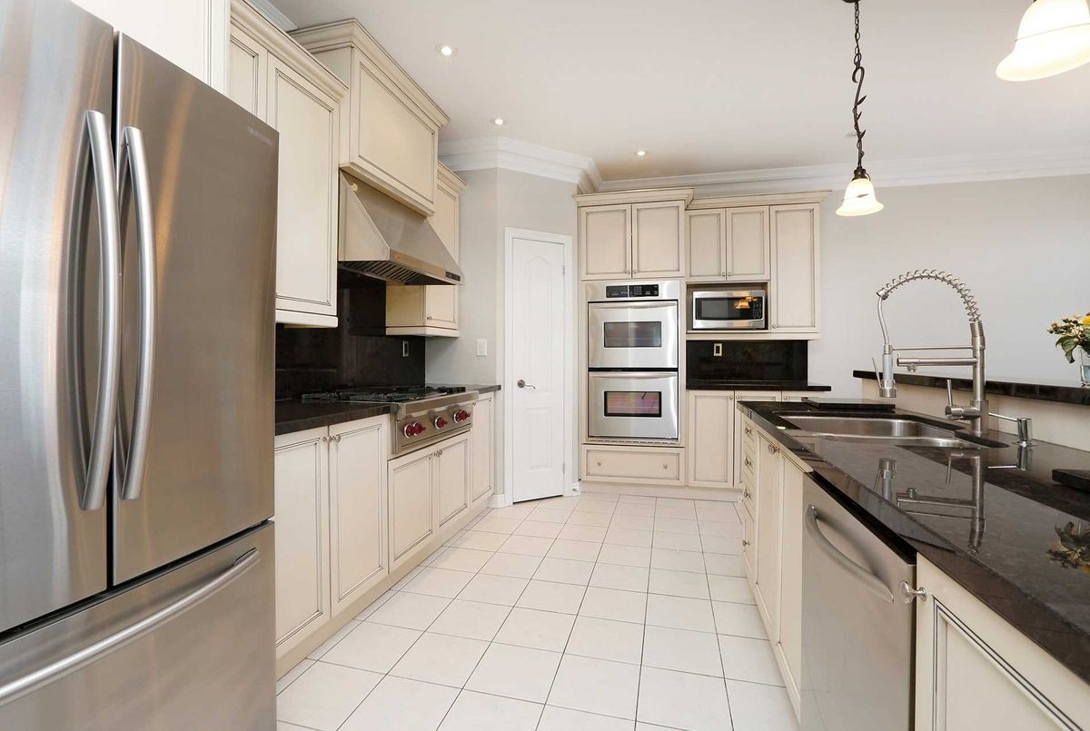 26 Bond Cres 26 Bond Cres Richmond Hill