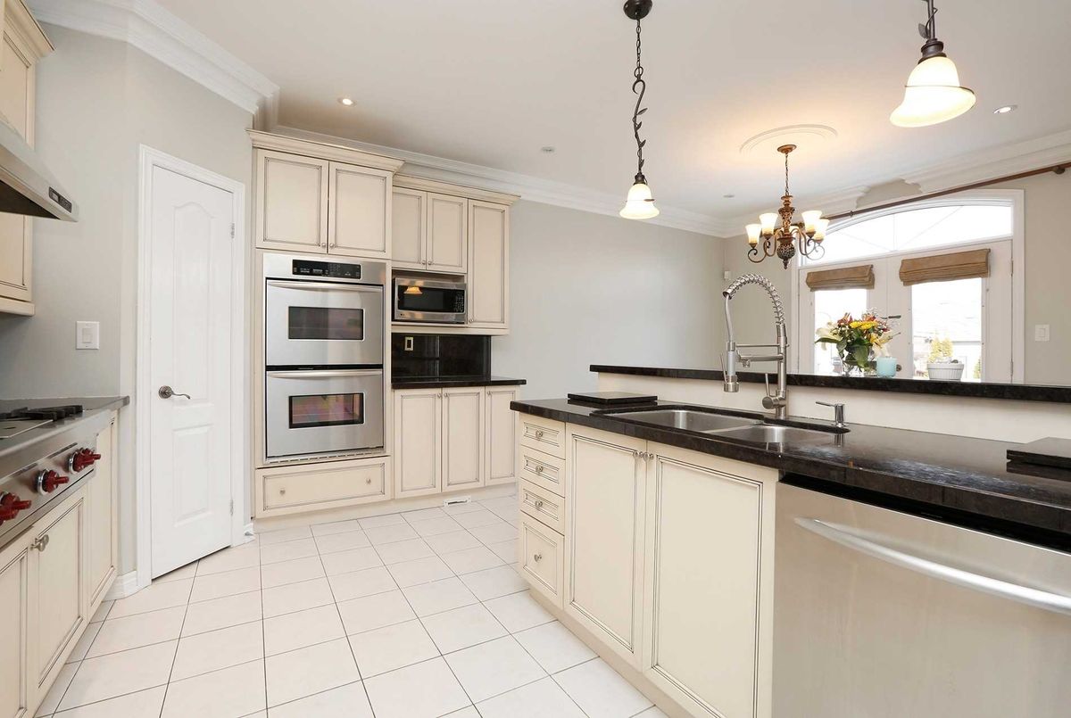 26 Bond Cres 26 Bond Cres Richmond Hill