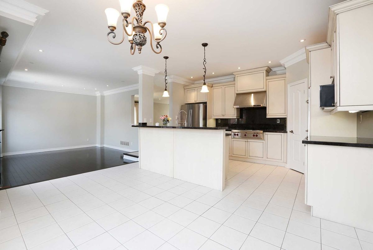 26 Bond Cres 26 Bond Cres Richmond Hill