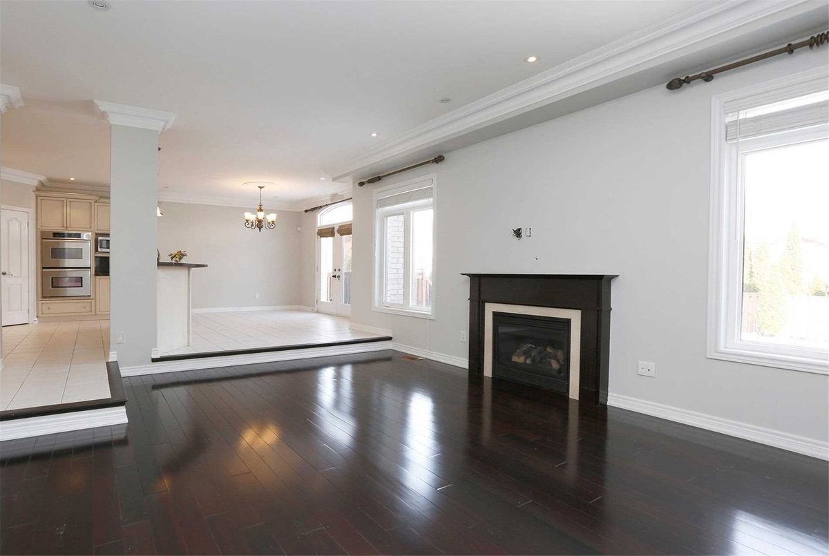 26 Bond Cres 26 Bond Cres Richmond Hill