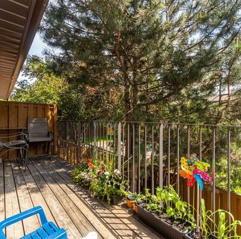 Condo 209 Castle Rock Dr Richmond Hill For {
  "AboveGradeFinishedArea": 0,
  "AboveGradeFinishedAreaSource": "",
  "AboveGradeFinishedAreaUnits": "",
  "Acreage": "",
  "Active": false,
  "Address": "209 Castle Rock Dr",
  "AirConditioning": "Central Air",
  "AirConditioningYN": true,
  "Amps": "",
  "Appliances": "",
  "ApproxAge": "",
  "ApproxSquareFootage": "1400-1599",
  "Area": "York",
  "AssessmentYear": "",
  "AssignmentYN": false,
  "AssociationAmenities": "",
  "AssociationFee": "",
  "AssociationFeeIncludes": "",
  "AssociationName": "",
  "AssociationYN": false,
  "Balcony": "",
  "Basement": "Finished,Walk-Out",
  "BasementYN": false,
  "BathroomsFull": 0,
  "BathroomsHalf": 0,
  "Bedrooms": 3,
  "BedroomsDisplay": "3",
  "BedroomsPlus": 0,
  "BedroomsTotal": 0,
  "BelowGradeFinishedArea": 0,
  "BelowGradeFinishedAreaSource": "",
  "BelowGradeFinishedAreaUnits": "",
  "Board": "Toronto Regional real Estate Board",
  "BuilderName": "",
  "BuildingAreaTotal": "1400-1599",
  "BuildingAreaUnits": "Sq Ft",
  "BuildingName": "",
  "BusinessName": "",
  "BusinessType": "",
  "BuyerAgencyCompensation": "2.5%",
  "BuyerAgencyCompensationType": "",
  "BuyerAgentAOR": "",
  "BuyerAgentEmail": "",
  "BuyerAgentFullName": "",
  "BuyerAgentId": "",
  "BuyerAgentMlsId": "",
  "BuyerAgentPhone": "",
  "BuyerOfficeId": "",
  "BuyerOfficeMlsId": "",
  "BuyerOfficeName": "",
  "BuyerOfficePhone": "",
  "CarportSpaces": 0,
  "Category": "MLS",
  "ChattelsYN": false,
  "City": "Richmond Hill",
  "ClassSearch": "Condo",
  "ClosedDate": "2020-06-15T00:00:00",
  "CoListAgentDesignation": "",
  "CoListAgentEmail": "",
  "CoListAgentID": "",
  "CoListAgentMLSID": "",
  "CoListAgentName": "",
  "CoListAgentPhone": "905-305-1600",
  "CoListOfficeID": "063000",
  "CoListOfficeMLSID": "063000",
  "CoListOfficeName": "HOMELIFE LANDMARK REALTY INC., BROKERAGE",
  "CommercialCondoFee": "",
  "CommercialCondoFeeFrequency": "",
  "CommercialCondoFees": "",
  "Commission": "2.5%",
  "Community": "North Richvale",
  "CommunityFeatures": "",
  "Condition": "",
  "ConditionalExpiryDate": "0001-01-01T00:00:00",
  "ConditionOfSale": "",
  "CondoCorpNumber": "",
  "ConsentToAdvertiseYN": false,
  "ConstructionMaterials": "",
  "ContactAfterExpiryYN": false,
  "ContractDate": "2020-06-08T00:00:00",
  "Cooling": "Central Air",
  "CoolingYN": true,
  "Country": "",
  "CoverPhoto": "https://media.remarketer.ca/PROPTX/N4784759-1.jpg?tr=di-propertynoimage_pj5ksb5iM,f-jpg,q-90",
  "CrossStreet": "Bathurst & Weldrick",
  "DaysOnMarket": 7,
  "DepositRequired": "",
  "Directions": "",
  "Disclosures": "",
  "DisplayAddress": "17-209 Castle Rock Dr",
  "DisplayAddressYN": true,
  "DistributeToInternetYN": true,
  "Drive": "",
  "Electric": "",
  "ElectricExpense": "",
  "ElectricOnPropertyYN": false,
  "ElectricYN": false,
  "ElementarySchool": "",
  "ElevatorYN": false,
  "Exclusions": "",
  "Expenses": "",
  "ExpiryDate": "2020-10-31T00:00:00",
  "Exposure": "",
  "Exterior": "",
  "ExteriorFeatures": "",
  "Extras": "Stainless Steele Frigidaire Fridge, Stove, Dishwasher. Samsung Washer & Dryer. Window Blinds & Coverings. Built-In, Wired Surround Sound Speakers. All Elf's, Central A/C, & Humidifier. (Hwt & Furnace (2019) Are Rented $85/M).",
  "FamilyRoom": "",
  "FireplaceTotal": 0,
  "FireplaceYN": false,
  "Flooring": "",
  "FloorPlans": "",
  "FoundationDetails": "",
  "Franchise": "",
  "FranchiseYN": false,
  "FurnishedYN": false,
  "GarageSpaces": 1.0,
  "GarageType": "Attached",
  "GarageYN": false,
  "GasYN": false,
  "Geometry": {
    "lon": -79.4571,
    "lat": 43.8547
  },
  "GymYN": false,
  "HeatingYN": false,
  "HeatSource": "Gas",
  "HeatType": "Forced Air",
  "HighSchool": "",
  "HoldoverDays": "",
  "id": "N4784759_PROPTX",
  "IDX": "N",
  "IDXYN": false,
  "Inclusions": "",
  "InteriorFeatures": "",
  "Kitchens": 1,
  "KitchensPlus": 0,
  "LandLeaseAmount": "",
  "LandLeaseYN": false,
  "LastStatus": "Sld",
  "Latitude": 43.8547,
  "LaundryFeatures": "",
  "LaundryLevel": "",
  "Lease": "",
  "LeaseAgreement": "",
  "LeaseAgreementYN": false,
  "LeaseFrequency": "",
  "LeaseTerm": "",
  "LegalDescription": "",
  "Level": "",
  "ListAgentDesignation": "",
  "ListAgentEmail": "",
  "ListAgentID": "9537746",
  "ListAgentMLSID": "9537746",
  "ListAgentName": "SAM FAYAZ, Salesperson",
  "ListAgentPhone": "905-305-1600",
  "ListAOR": "",
  "ListBrokerage": "HOMELIFE LANDMARK REALTY INC., BROKERAGE",
  "ListingEntryDate": "2020-06-08T00:00:00",
  "ListingId": "N4784759",
  "ListingKey": "N4784759",
  "ListOfficeID": "063000",
  "ListOfficeMLSID": "063000",
  "ListOfficePhone": "905-305-1600",
  "ListPrice": 598888,
  "ListPricePerUnit": 0,
  "ListPriceUnit": "",
  "LivingArea": "1400-1599",
  "LivingAreaSource": "",
  "LivingAreaUnits": "",
  "Locker": "None",
  "Longitude": -79.4571,
  "LotDepth": 0,
  "LotFeatures": "",
  "LotFront": 0,
  "LotIrregularities": "",
  "LotShape": "",
  "LotSizeArea": "",
  "LotSizeAreaUnits": "",
  "LotSizeCode": "",
  "LotSizeDimensions": "",
  "Maintenance": "462.00",
  "Media": [],
  "MediaChangeTimestamp": "2020-06-16T18:42:09",
  "MLS": "N4784759",
  "MLSLastStatus": "Sold",
  "MLSNumber": "N4784759",
  "MLSStatus": "Sold",
  "Municipality": "Richmond Hill",
  "MunicipalityDistrict": "Richmond Hill",
  "NewConstructionYN": false,
  "NumberOfBuildings": 0,
  "NumberOfUnitsTotal": 0,
  "OccupantType": "",
  "OpenHouses": [],
  "OpenHouseYN": false,
  "OriginalPrice": 598888,
  "OwnershipType": "",
  "ParcelNumber": "",
  "ParkingIncludedYN": false,
  "ParkingSpaces": 1,
  "PaymentFrequency": "",
  "PaymentMethod": "",
  "PetsPermitted": "Restrict",
  "PetsPermittedYN": false,
  "PhotoCount": 25,
  "PictureYN": false,
  "PoolFeatures": "",
  "PoolYN": false,
  "PossessionDate": "2020-08-15 00:00:00.0",
  "PostalCode": "L4C5M2",
  "PreviousListPrice": 598888,
  "PriceChange": false,
  "PriceChangeTimestamp": "0001-01-01T00:00:00",
  "PriorMlsStatus": "Sld",
  "PrivateEntrance": "",
  "PrivateEntranceYN": false,
  "PrivateRemarks": "",
  "PropertyAttachedYN": false,
  "PropertyCondition": "",
  "PropertyFeatures": "",
  "PropertyManagementCompany": "",
  "PropertyStyleSearch": "2 Storey",
  "PropertySubType": "Condo Townhouse",
  "PropertySubTypeSearch": "Condo",
  "PropertyType": "Condo",
  "PropertyTypeSearch": "Residential",
  "Province": "Ontario",
  "PublicRemarks": "***Fully Renovated*** Bright & Spacious Townhouse In The Most Sought-After Part Of Richmond Hill- North Richvale! Quiet & Safe Family Neighborhood. Open Concept Living & Dining Area W/ Walk Out To Terrace. Gorgeous Modern Kitchen W/ Tons Of Cabinet & Pantry Space, High-End Stainless Steele Appliances, Quartz Counter Top, All New Lighting & More. Above-Grade Rec Room/Office W/ Walk Out To Private Fenced-In Backyard W/ Gorgeous Perennial Garden. Shows A+++.",
  "PurchaseContractDate": "2020-06-15T00:00:00",
  "RemarksForClients": "***Fully Renovated*** Bright & Spacious Townhouse In The Most Sought-After Part Of Richmond Hill- North Richvale! Quiet & Safe Family Neighborhood. Open Concept Living & Dining Area W/ Walk Out To Terrace. Gorgeous Modern Kitchen W/ Tons Of Cabinet & Pantry Space, High-End Stainless Steele Appliances, Quartz Counter Top, All New Lighting & More. Above-Grade Rec Room/Office W/ Walk Out To Private Fenced-In Backyard W/ Gorgeous Perennial Garden. Shows A+++.",
  "Restricted": true,
  "RetirementYN": false,
  "RoadFrontageType": "",
  "RoadSurfaceType": "",
  "RollNumber": "",
  "Roof": "",
  "Rooms": [],
  "RoomsAboveGrade": 0,
  "RoomsBelowGrade": 0,
  "RoomsTotal": 0,
  "RoomsYN": false,
  "RTimestampSql": "2021-06-07T13:58:09.66",
  "SaleLease": "Sale",
  "SalesBrochure": "",
  "Sauna": "",
  "SaunaYN": false,
  "Sewers": "",
  "ShowingInstruction": "",
  "SignOnPropertyYN": false,
  "Sold": true,
  "SoldDate": "2020-06-15T00:00:00",
  "SoldPrice": 730000,
  "Source": "PROPTX",
  "SourceSystemID": "",
  "SpaFeatures": "",
  "SpaYN": false,
  "SPLP": 122,
  "SqFtRangeMax": 1599,
  "SqFtRangeMin": 1400,
  "SqFtTotal": 0,
  "StandardStatus": "",
  "Status": "U",
  "Stories": "",
  "StoriesTotal": "",
  "StreetAbbreviation": "",
  "StreetDirection": "",
  "StreetName": "Castle Rock",
  "StreetNumber": "209",
  "StreetSuffix": "Dr",
  "StreetSuffixCode": "",
  "StructureType": "",
  "Style": "2-Storey",
  "SubLeaseYN": false,
  "Summary": "listingkey:N4784759 | mls_number:N4784759 | community:North Richvale | property_type:Condo | property_subtype:Condo Townhouse | building_type:Condo Townhouse | building_style:2-Storey | list_price:598888 | list_date:6/8/2020 12:00:00 AM | sold_price:730000 | sold_date:6/15/2020 12:00:00 AM | bed:3 | bath:2 | active:False | sold:True | source:PROPTX | transaction:Sale | listing_office:HOMELIFE LANDMARK REALTY INC., BROKERAGE | thumbnail:https://media.remarketer.ca/PROPTX/N4784759-1.jpg?tr=di-propertynoimage_pj5ksb5iM,f-jpg,w-600,h-600,q-90,c-maintain_ratio,fo-center",
  "SurveyType": "",
  "SurveyYear": "",
  "SurveyYN": false,
  "SuspendedDate": "0001-01-01T00:00:00",
  "TaxAssessedValue": "",
  "Taxes": 2780,
  "TaxLegalDescription": "",
  "TaxYear": "2020",
  "TenantPays": "",
  "TerminatedDate": "0001-01-01T00:00:00",
  "Thumbnail": "https://media.remarketer.ca/PROPTX/N4784759-1.jpg?tr=di-propertynoimage_pj5ksb5iM,f-jpg,w-600,h-600,q-90,c-maintain_ratio,fo-center",
  "TimeShareYN": false,
  "TimestampSql": "2020-06-16T18:42:09",
  "TMI": "",
  "TotalArea": "1400-1599",
  "TotalAreaUnit": "",
  "TotalParkingSpaces": 2,
  "Type": "Condo Townhouse",
  "TypeSearch": "Row/Townhouse",
  "UFFI": "",
  "UnitNumber": "17",
  "Units": "",
  "UnparsedAddress": "",
  "Use": "",
  "Utilities": "",
  "UtilityExpenses": "",
  "View": "",
  "VirtualTour3DURL": "",
  "VirtualTourURL": "https://www.propertyvision.ca/tour/807#matterport",
  "VirtualTourURLUnbranded": "https://www.propertyvision.ca/tour/807#matterport",
  "Volts": "",
  "Warranty": "",
  "WarrantyYN": false,
  "Washrooms": 2,
  "Water": "",
  "WaterBodyName": "",
  "WaterBodyType": "",
  "WaterExpense": "",
  "Waterfront": "",
  "WaterFrontage": "",
  "WaterFrontageFt": "",
  "WaterfrontYN": false,
  "WaterIncluded": "",
  "WaterSupplyTypes": "",
  "WaterView": "",
  "WaterYN": false,
  "WellCapacity": "",
  "WellCapacityUnits": "",
  "WellDepth": "",
  "WellDepthUnits": "",
  "Winterized": "",
  "YearBuilt": "",
  "Zoning": ""
}.(string)property[